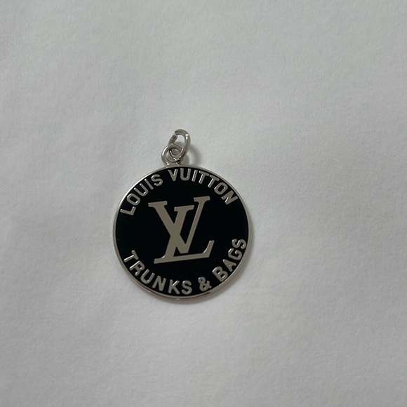 Louis Vuitton Jewelry - LOUIS VUITTON pendant charm black and silver tone